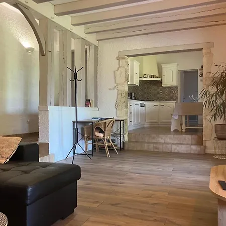 With Swimming Pool, Pool House And View ! *